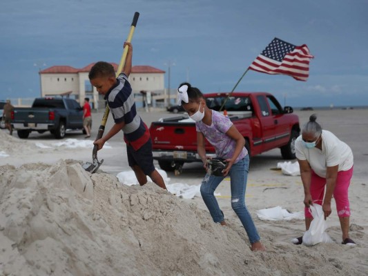 FOTOS: Huracán Sally amenaza EEUU con inundaciones mortales