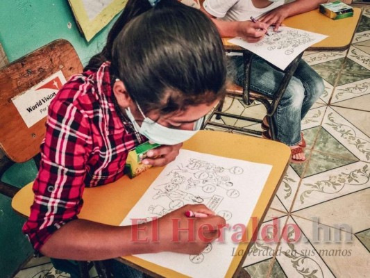 Con dibujos y poesía niños muestran un futuro brillante