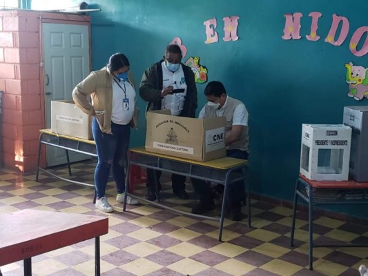 Marlon Escoto votó en San Matías, El Paraíso