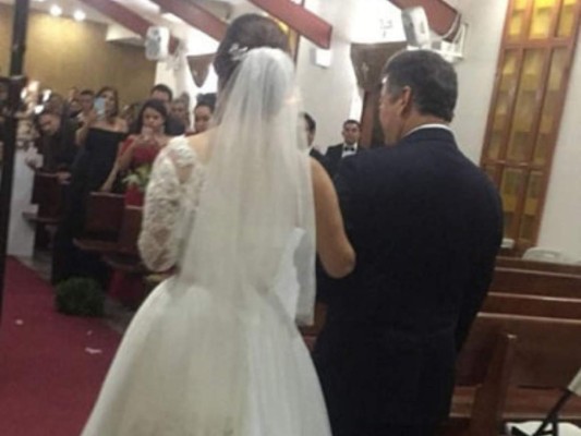Las fotografías que dejó la boda entre Carlo Costly y Karen 'Tita' Torres