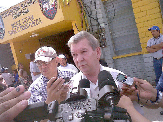 Embajador visita a brasileño en cárcel de Comayagua