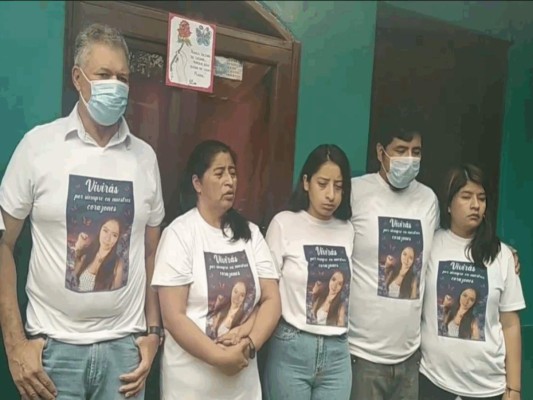 Encienden antorchas en La Esperanza para pedir justicia por Keyla Martínez