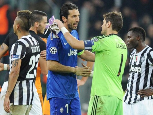 Gianluigi Buffon e Iker Casillas se miden en divertido mano a mano en las redes de la Juve