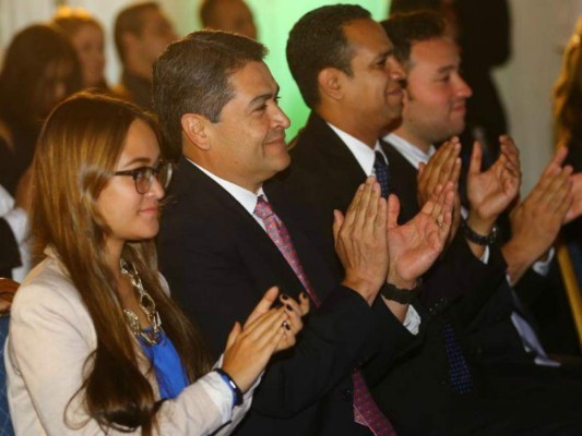 Presidente Juan Orlando Hernández entrega los Premios de la Juventud 2017
