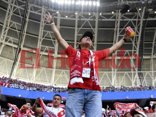 Así es el ambiente en el partido entre Perú vs Dinamarca en el Mundial Rusia 2018