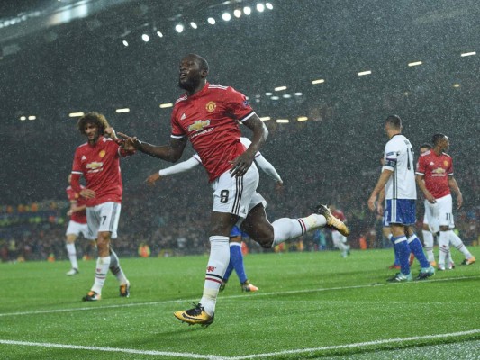Manchester United gana 3-0 al Basilea en la Liga de Campeones