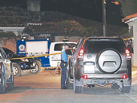 Equipos especiales trabajan en investigación de atentado