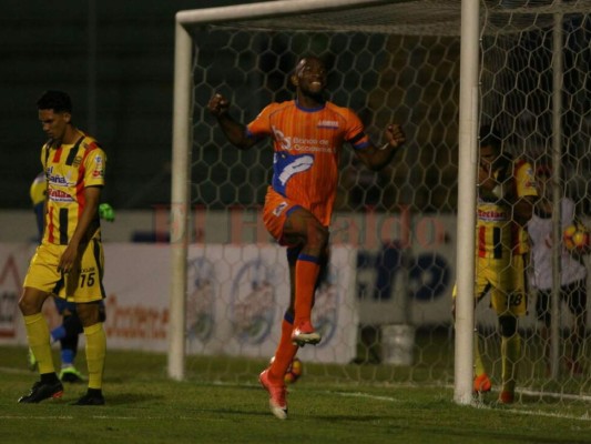 Lobos UPNFM mantiene partenidad sobre el Real España tras empatar 2-2 en el Nacional