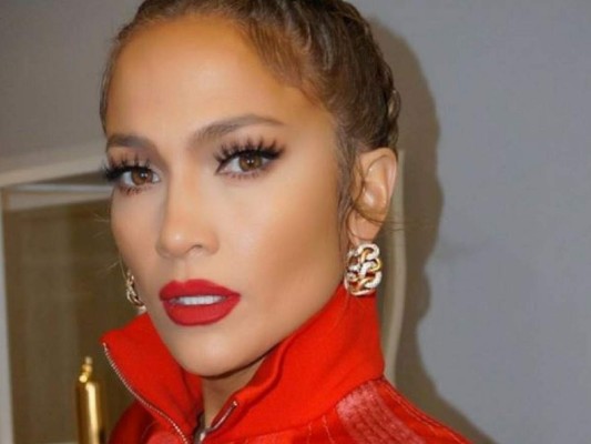 El vestido rosa de Jennifer López por el que la comparan con una Barbie