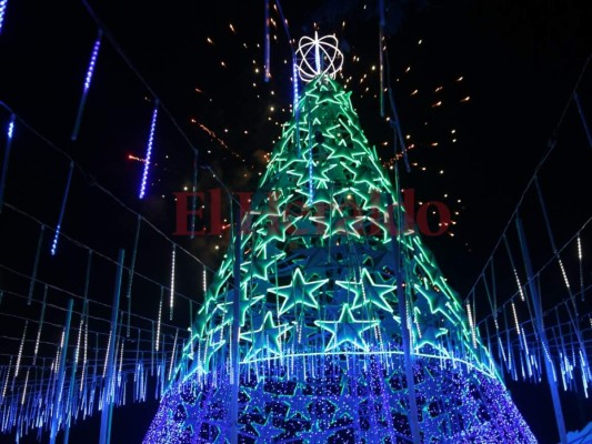 Radiante: Así luce la Navidad en la Villa Olímpica de la capital de Honduras