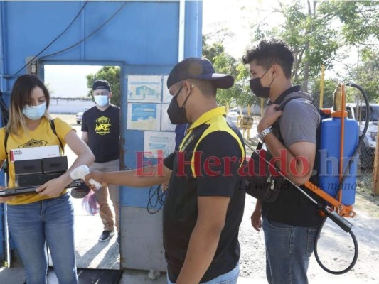 Aficionados acuden al Olímpico aunque Sinager prohíbe su ingreso (FOTOS)