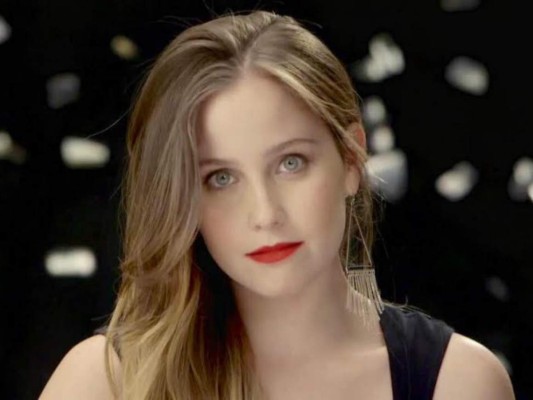 La mexicana Natasha Dupeyrón mostró cómo se ve sin una gota de maquillaje