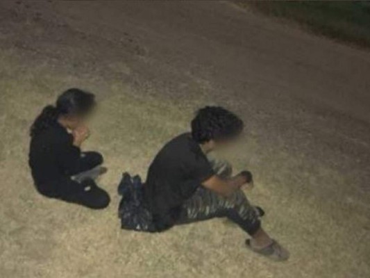 Coyotes abandonan a dos menores hondureños cerca del Río Bravo