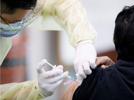 EEUU lanza campaña en inglés y español para fomentar la vacunación anticovid