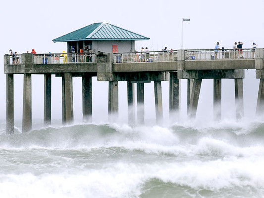 Debby estacionada sobre Florida con lluvias torrenciales