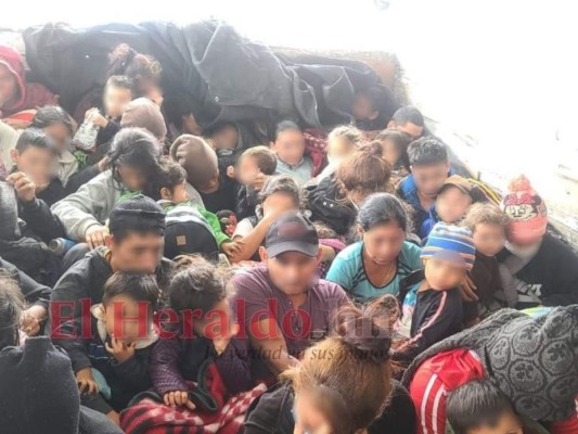 Hallan a 57 migrantes hondureños dentro de camión en México