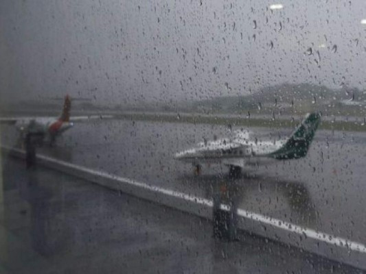 Reanudan vuelos en el Aeropuerto Toncontín tras fuertes lluvias en Honduras