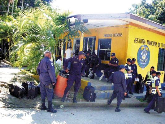 Deciden remover todo el personal policial de Tela