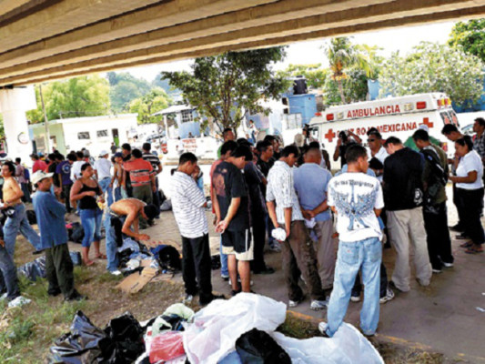 Centenares de hondureños varados en México