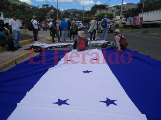FOTOS: Llega a Tegucigalpa caravana que caminó desde Cortés en apoyo a migrantes