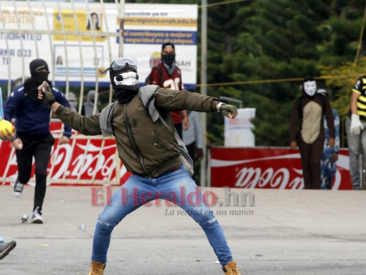 Las 13 imágenes más impactantes del caos fuera de la UNAH tras inicio de clases