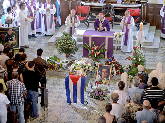 Sepultan a Payá en La Habana y arrestan a varios opositores