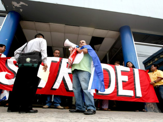 Barrida de empleados en la DEI