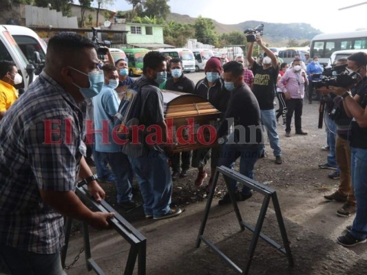 Llanto, impotencia e indignación: el último adiós a conductor asesinado en la capital