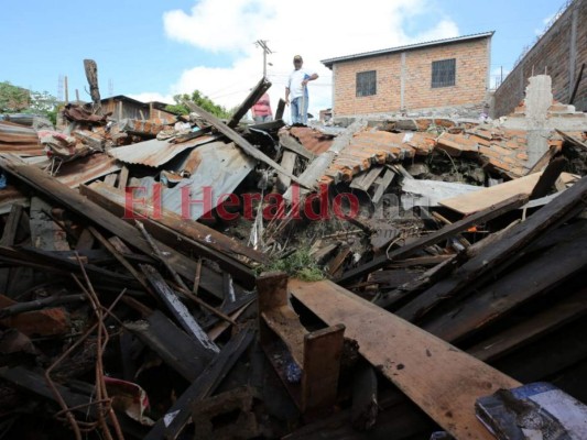 Dolor, llanto y luto en velorio de mujer que murió soterrada en colonia Mary de Flores