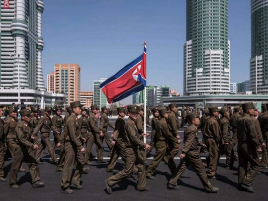 Corea del Norte reúne a sus unidades militares para una demostración de fuerza