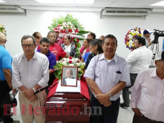 FOTOS: Tristeza y consternación en velorio del exalcalde capitalino Roberto 'El Pelón' Acosta