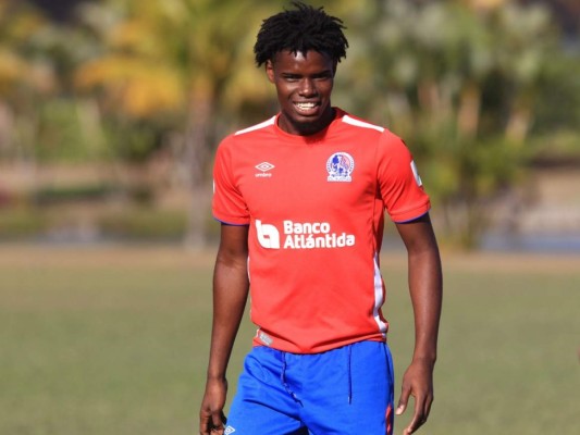 Maylor Núñez acepta el reto que le espera en la banda derecha de Olimpia