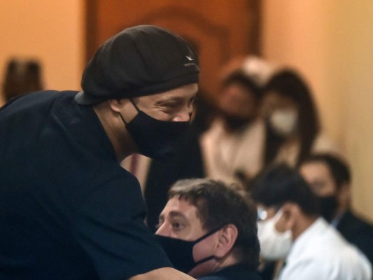 Sonriente y satisfecho: la reacción de Ronaldinho al quedar libre (FOTOS)