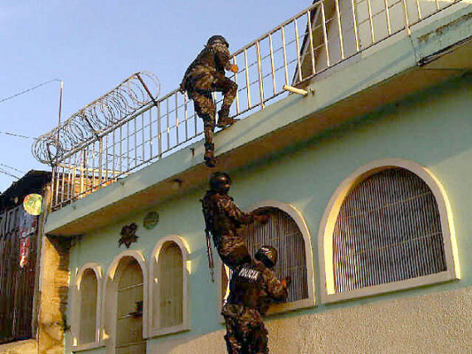 Tres meses después, Policía recupera 12 casas usurpadas por mareros en Comayagüela