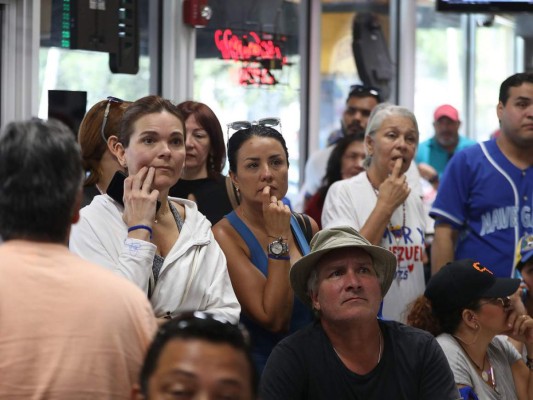 Fotos: Fuego, disparos y zozobra entre venezolanos por jornada de protestas