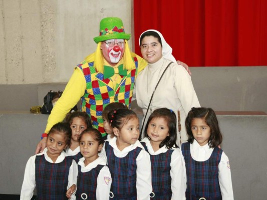 Payaso Crio-Yo junto a Biper y sus Amigos en Honduras