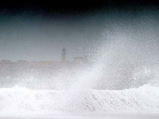 Isaac continúa trayectoria hacia el Golfo de México