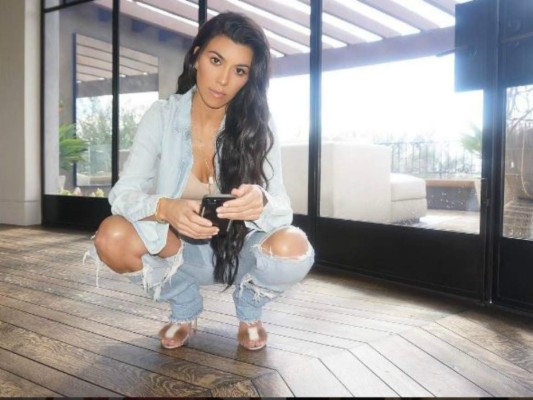Kourtney Kardashian derrocha sensualidad durante vacaciones
