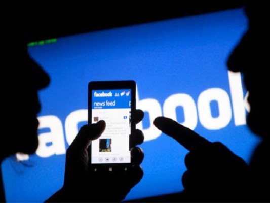 Sube foto de su novia y amante denudos a Facebook