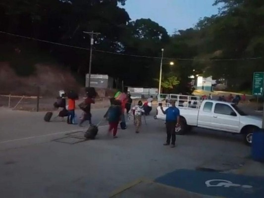 Nicaragüenses varados entre Guatemala y Honduras ingresan al país