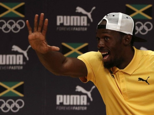 Bolt baila samba con garotas y habla sobre el dopaje: 'Vamos en la buena dirección'