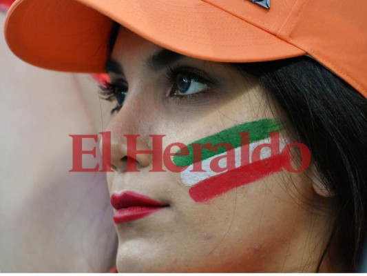 Los bellos rostros que roban suspiros en el Kazán Arena para el España vs Irán
