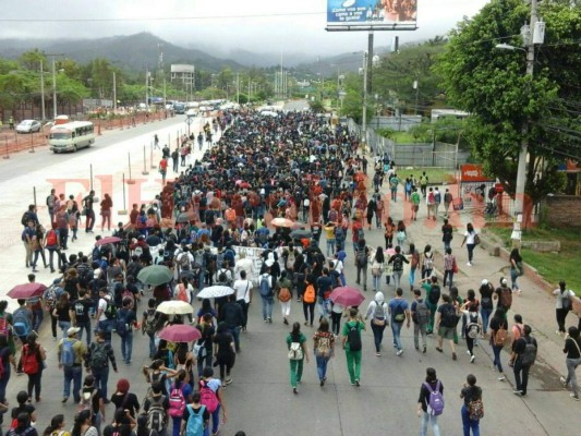 Tomados edificios de la UNAH en pleno reinicio de clases