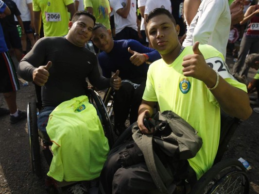 Maratón: Agentes de Tránsito corren 'a exceso de velocidad'