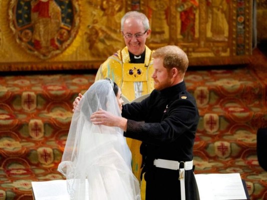 Arzobispo niega que Harry y Meghan se casaran tres días antes
