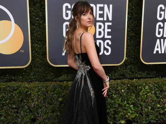 Dakota Johnson deslumbró en los Globos de Oro con un espectacular vestido Gucci