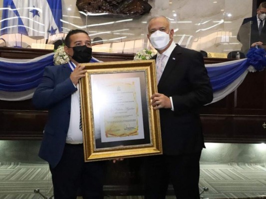 Premios Parlamentarios 2021: ellos fueron los periodistas galardonados