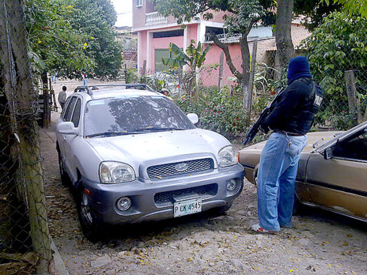 DNIC recupera tres vehículos robados en Comayagüela