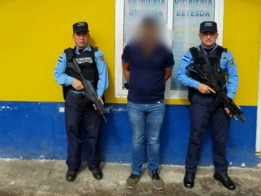 Capturan en Cortés a guatemalteco que ocultó más de 90 mil dólares en el filtro del aire acondicionado de su vehículo