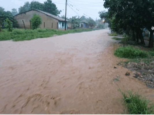 Dos horas de lluvias provocan inundaciones en varios sectores de Catacamas, Olancho